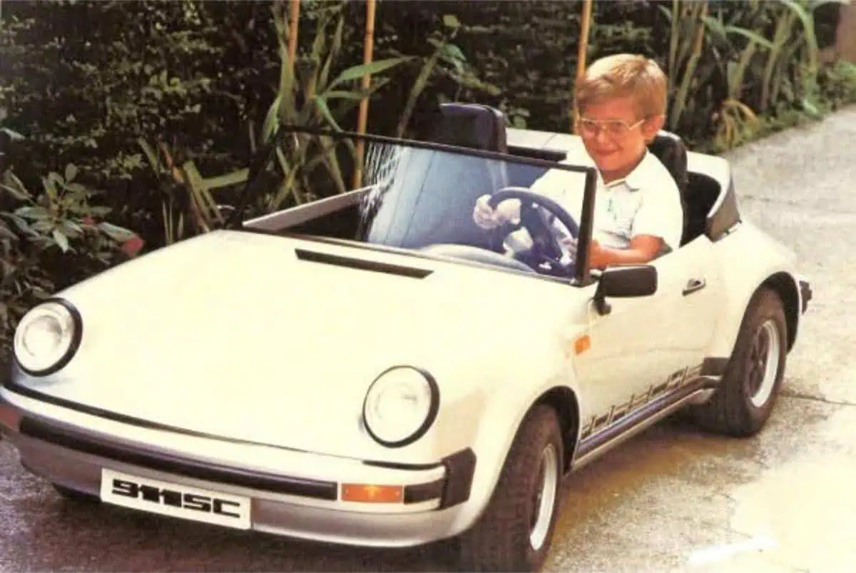 Luca Jabczynski da bambino su una Porsche — la passione per la guida nasce nell'infanzia